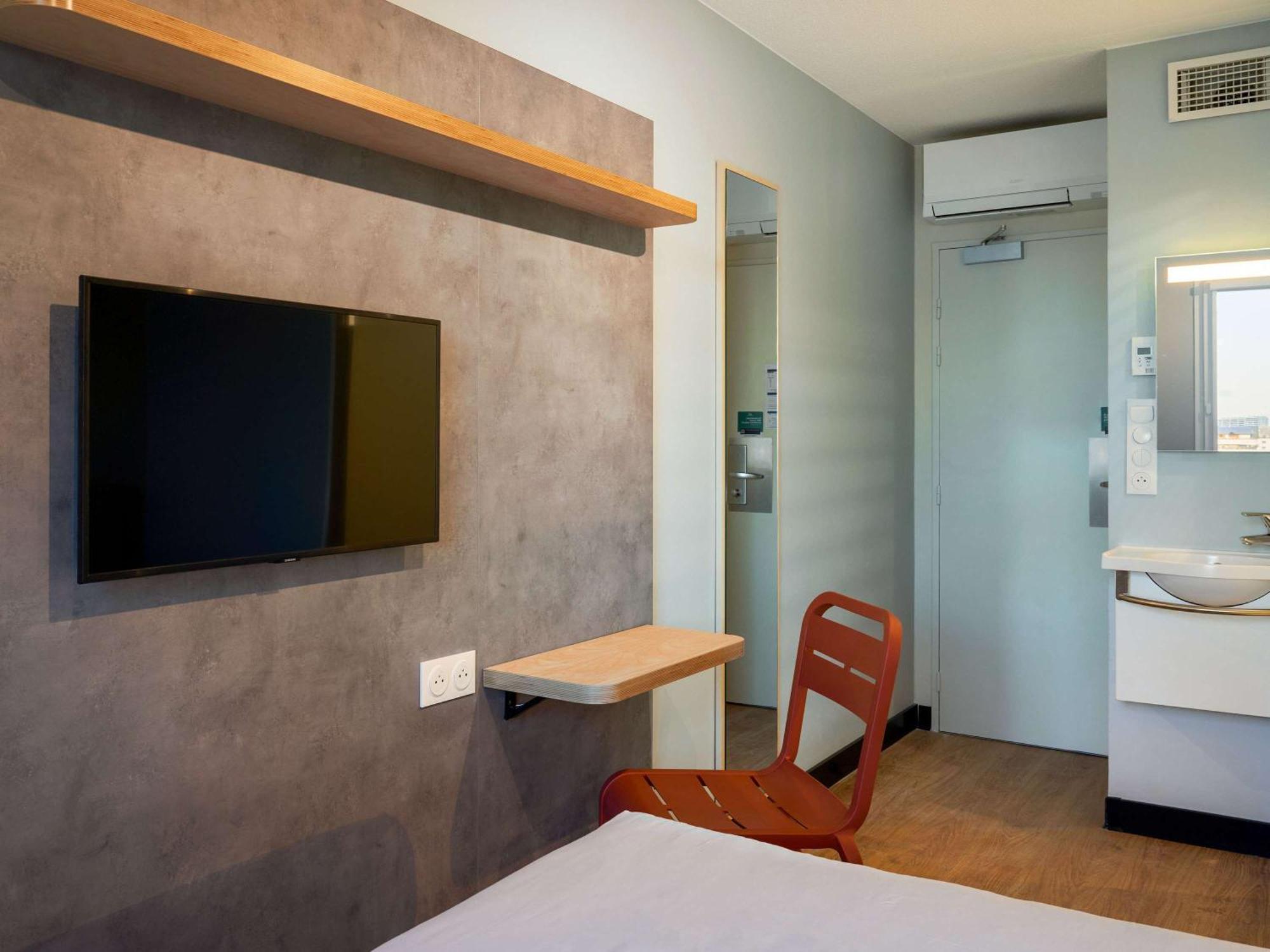 Ibis Budget Issy Les Moulineaux Paris Ouest Exterior foto